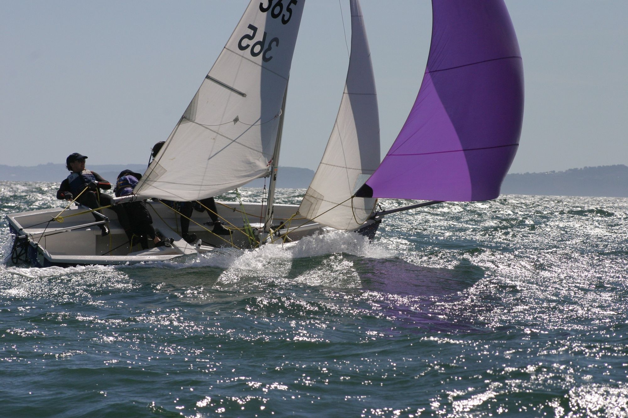 Image of dinghy sailing fast - just like Scully promises to speed up websites